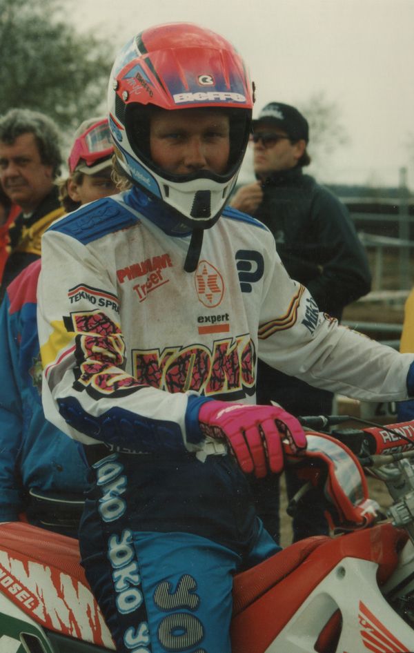 Ruskeasanta SM 250 1992 Mietteliäs P.Kytölä lähdössä päätöserääm